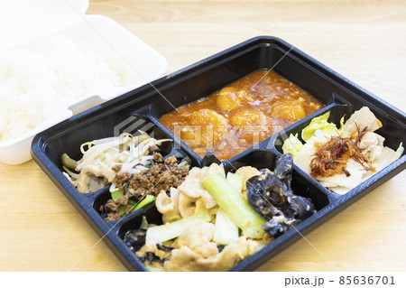 美味しいエビチリと豚肉とキクラゲの玉子炒めの弁当 85636701