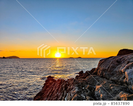 海辺の夕景:軍艦島を望む 海辺の夕景:軍艦島を望む 85637890