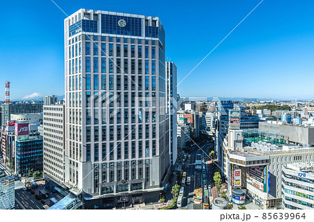 日本の横浜都市景観 富士山や横浜駅前の街並みなどを望む＝1月7日 85639964