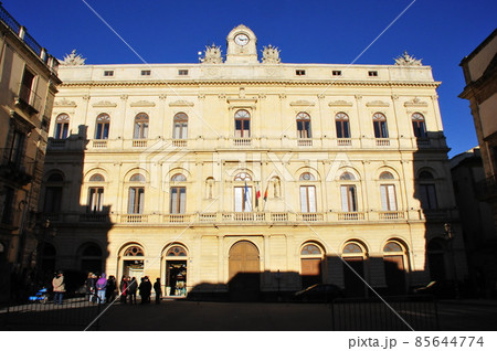 イタリア、シチリア島、カルタジローネ、市庁舎広場、市庁舎 85644774