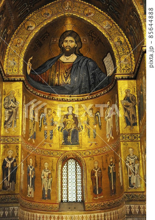 イタリア、シチリア島、モンレアーレ、ドゥオモ（大聖堂）、モザイクで描かれたキリスト像 85644888