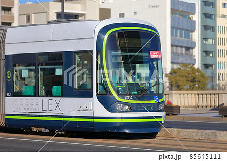 相生橋を渡る路面電車 (広島市) 85645111