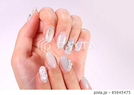 女性の手 ネイルアート 女性の手 ネイルアート 85645475