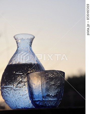 酒　イメージ　夕陽バック　夕日バック 85646569