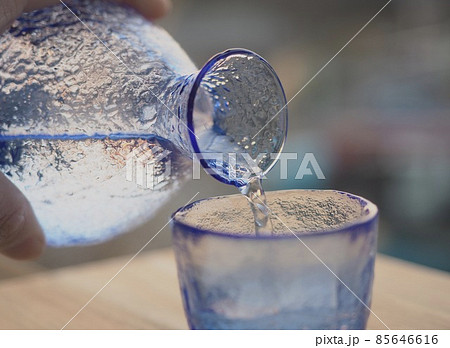 酒　イメージ　夕陽バック　夕日バック 85646616