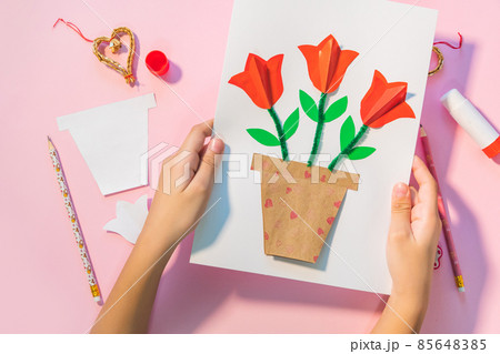 Children gift for Birthday or Mother's Day. How to make paper flower for greeting card. Simple creative art project. Step by step instructions. 85648385