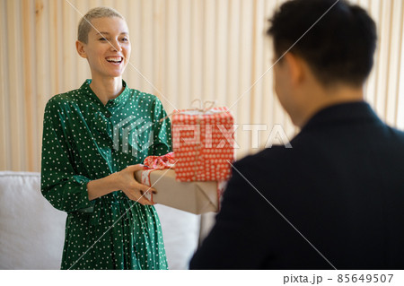 Asian man giving gift present to his girlfriend 85649507