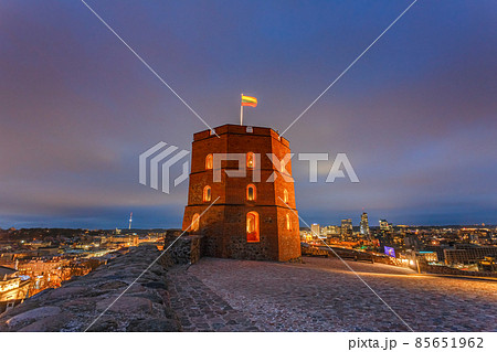 VILNIUS, LITHUANIA - JANUARY 07: Tower of Gediminas castle in the red evening light, symbol of Vilnius city on JANUARY 07, 2022, Vilnius, Lithuania VILNIUS, LITHUANIA - JANUARY 07: Tower of Gediminas castle in the red evening light, symbol of Vilnius city on JANUARY 07, 2022, Vilnius, Lithuania 85651962