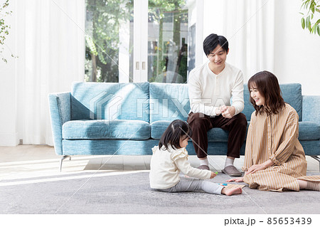 巣ごもり・お家時間を楽しむ家族 巣ごもり・お家時間を楽しむ家族 85653439