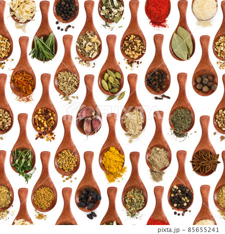 Seamless pattern with different seasonings and spices in wooden spoons isolated on white background. 85655241