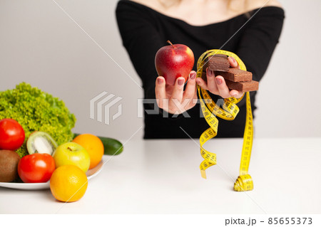 Diet and Healthy concept, nutritionist in her office. 85655373