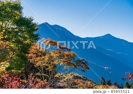 （埼玉県）三峰神社から望む、三峯の山並み 85655521