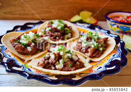 メキシコ料理の美味しいタコス メキシコ料理の美味しいタコス 85655842