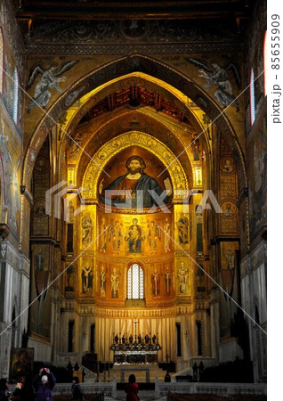 イタリア、シチリア島、モンレアーレ、ドゥオモ(大聖堂)祭壇 イタリア、シチリア島、モンレアーレ、ドゥオモ(大聖堂)祭壇 85655909