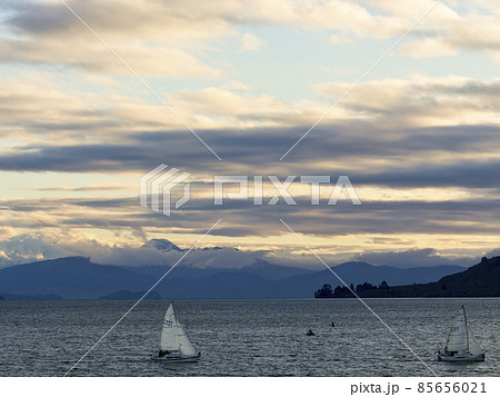 ニュージーランド タウポ湖 / Lake Taupo, New Zealand 85656021