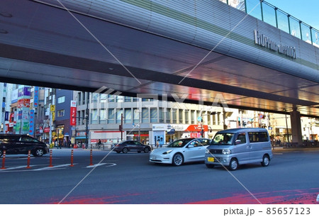 昼過ぎの六本木交差点 東京 昼過ぎの六本木交差点 東京 85657123