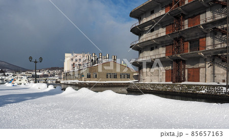 小樽　冬の北運河と歴史的建造物 85657163