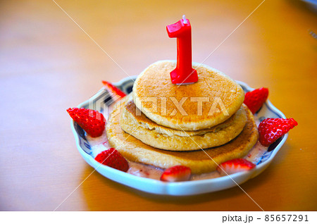 1歳のバースデーパンケーキ 85657291