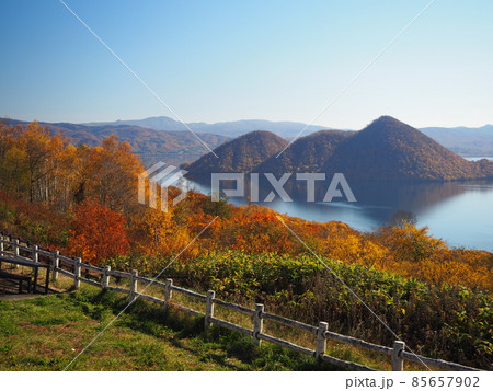 朝靄の中の洞爺湖 朝靄の中の洞爺湖 85657902