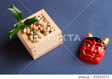 赤鬼のお面と節分の福豆(炒り大豆) 赤鬼のお面と節分の福豆(炒り大豆) 85658275