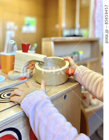 おままごとをする手 85659457