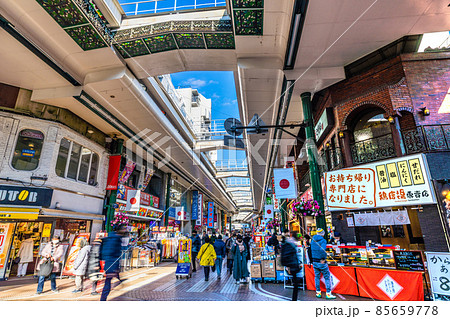 日本の川崎都市景観　川崎駅前の人気商店街「銀柳街」やドン.キホーテなどを望む 85659778