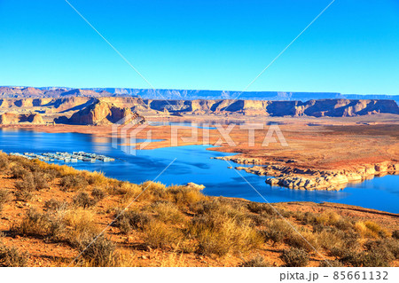 Panoramic picture of Lake Powell during daytime Panoramic picture of Lake Powell during daytime 85661132