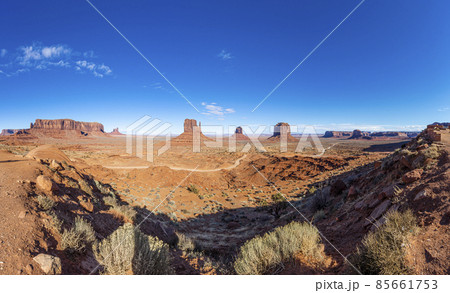 View over the spectacular stone towers of Monument Valley in Utah in winter View over the spectacular stone towers of Monument Valley in Utah in winter 85661753