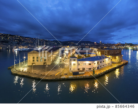 イタリア 早朝のジェノヴァ港 / Port of Genoa, Italy イタリア 早朝のジェノヴァ港 / Port of Genoa, Italy 85664346
