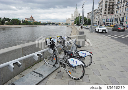 rental bicycles on the kotelnicheskaya embankment of the moscow river 85666239