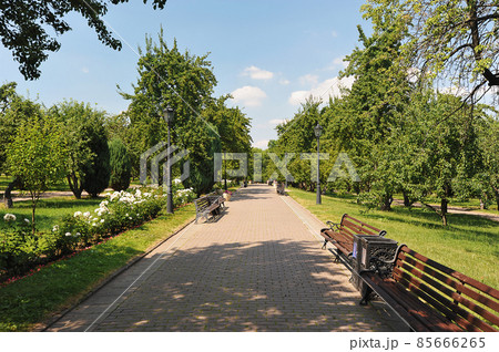 view of the Kazan garden in Kolomenskoye Park in Moscow 85666265