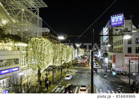 夜の二子玉川駅前道路3 85669966