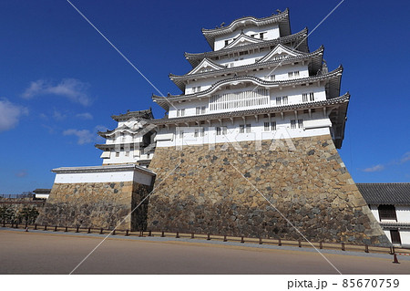 姫路城の大天守と西小天守（備前丸） 85670759