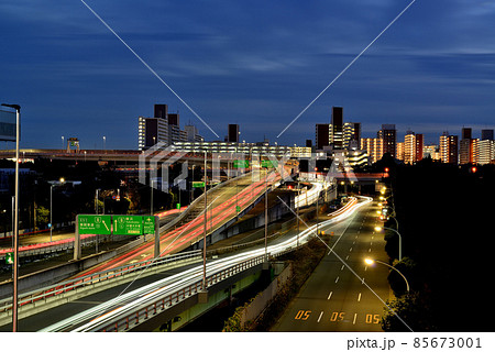 東京首都高速道路湾岸線 大井ジャンクションの夕景 東京首都高速道路湾岸線 大井ジャンクションの夕景 85673001