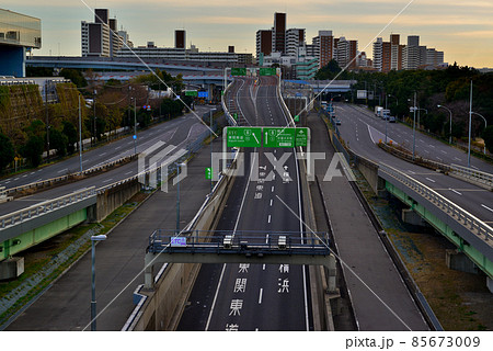 東京首都高速道路湾岸線　大井ジャンクションの夕景 85673009