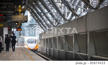 高速鉄道 自動車 車 85674433