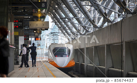 高速鉄道 自動車 車 85674437