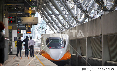 高速鉄道 自動車 車 85674439