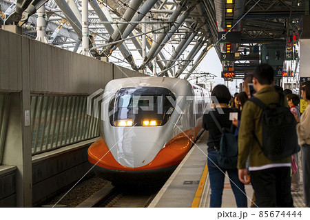 高速鉄道 自動車 車 85674444