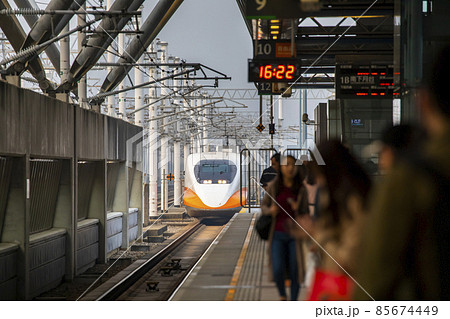 高速鉄道 自動車 車 85674449
