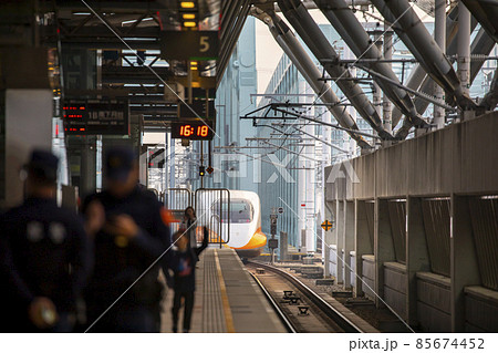 高速鉄道 自動車 車 85674452