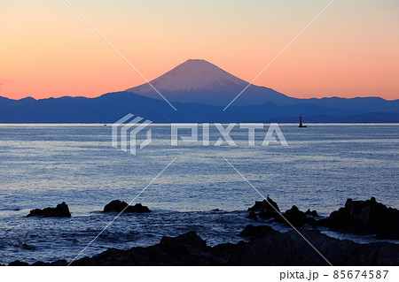 荒崎海岸富士夕景 85674587
