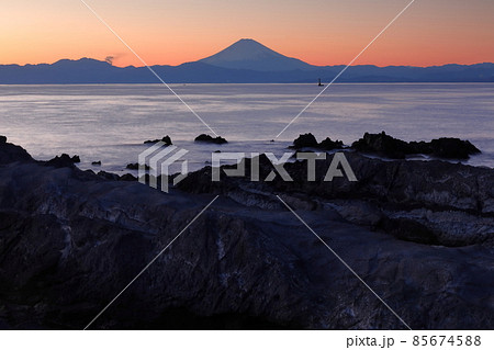 荒崎海岸富士夕景 85674588