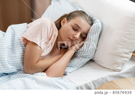 girl sleeping in bed at home 85676939