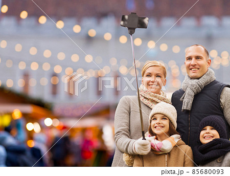 happy family taking selfie at christmas market 85680093