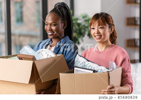 women with boxes moving to new home women with boxes moving to new home 85680839