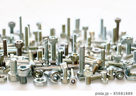 ボルトとナットの集合（機械部品イメージ） 85681889