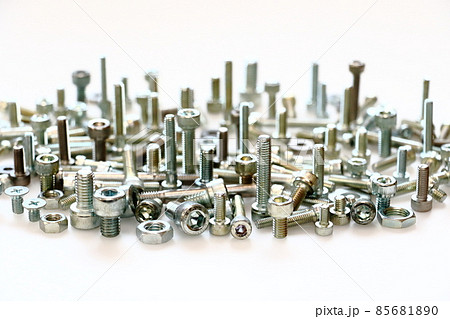 ボルトとナットの集合（機械部品イメージ） 85681890
