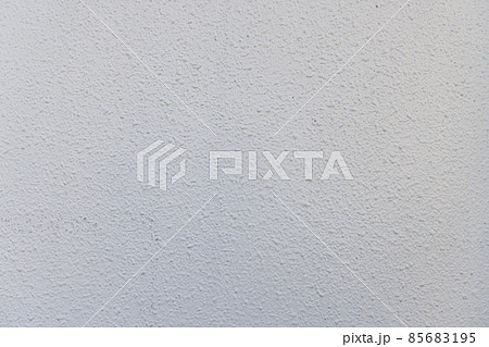 ザラザラした白い壁、背景素材 85683195