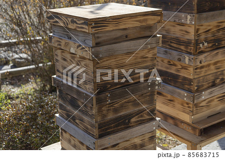 手作りのニホンミツバチの重箱式巣箱 85683715